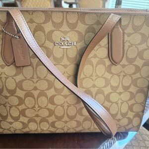 Coach Signature Canvas Tote in Khaki/Tan